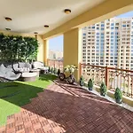 3Br That Sleeps 8 On Palm Jumeirah With Pool & Gym Access And Stunning View