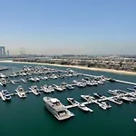 3Br That Sleeps 8 On Palm Jumeirah With Pool & Gym Access And Stunning View