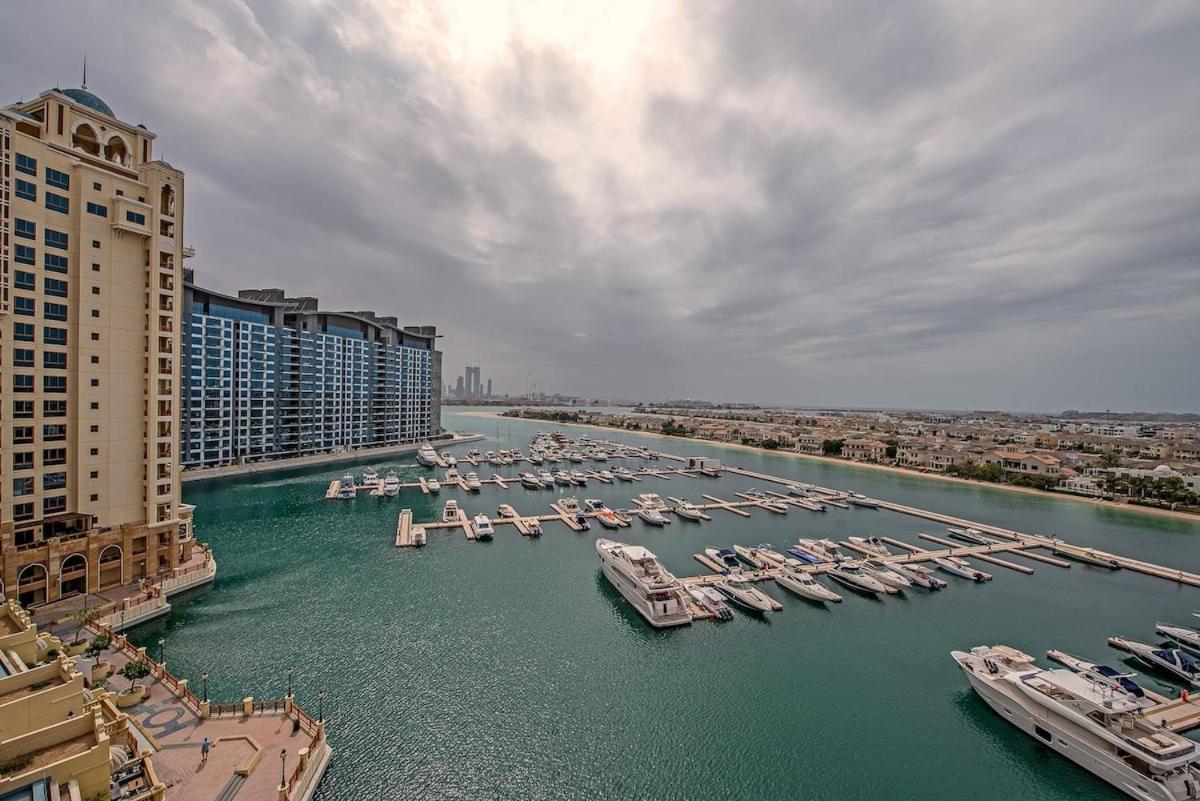 Apartment 3br That Sleeps 8 On Palm Jumeirah With Pool & Gym Access And Stunning View *