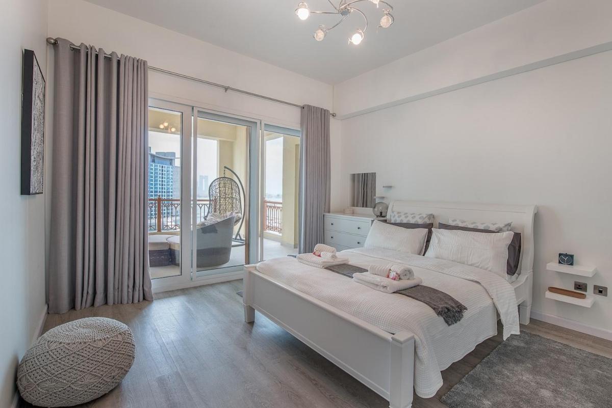 3br That Sleeps 8 On Palm Jumeirah With Pool & Gym Access And Stunning View * Dubai
