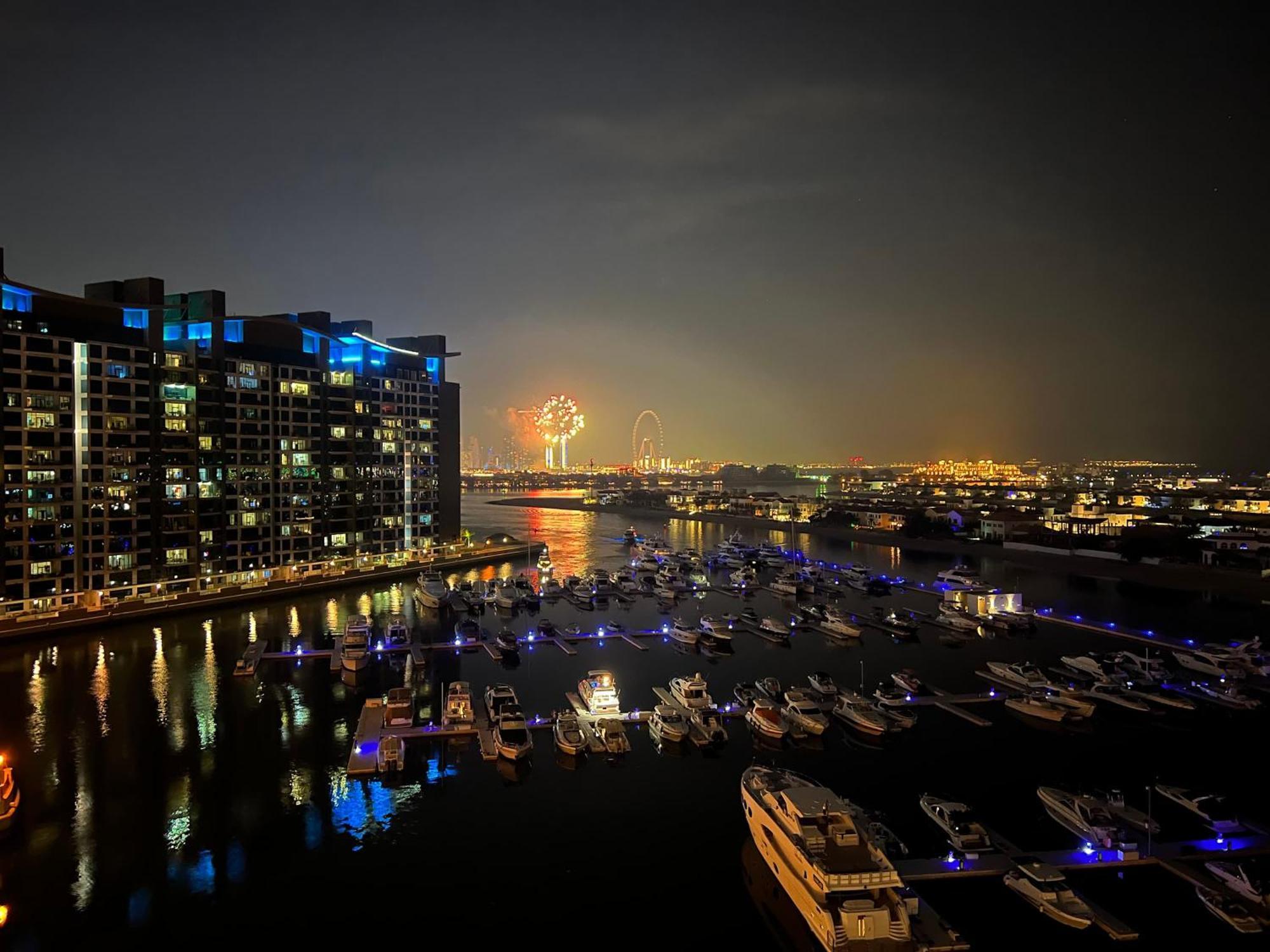 Apartment 3br That Sleeps 8 On Palm Jumeirah With Pool & Gym Access And Stunning View *