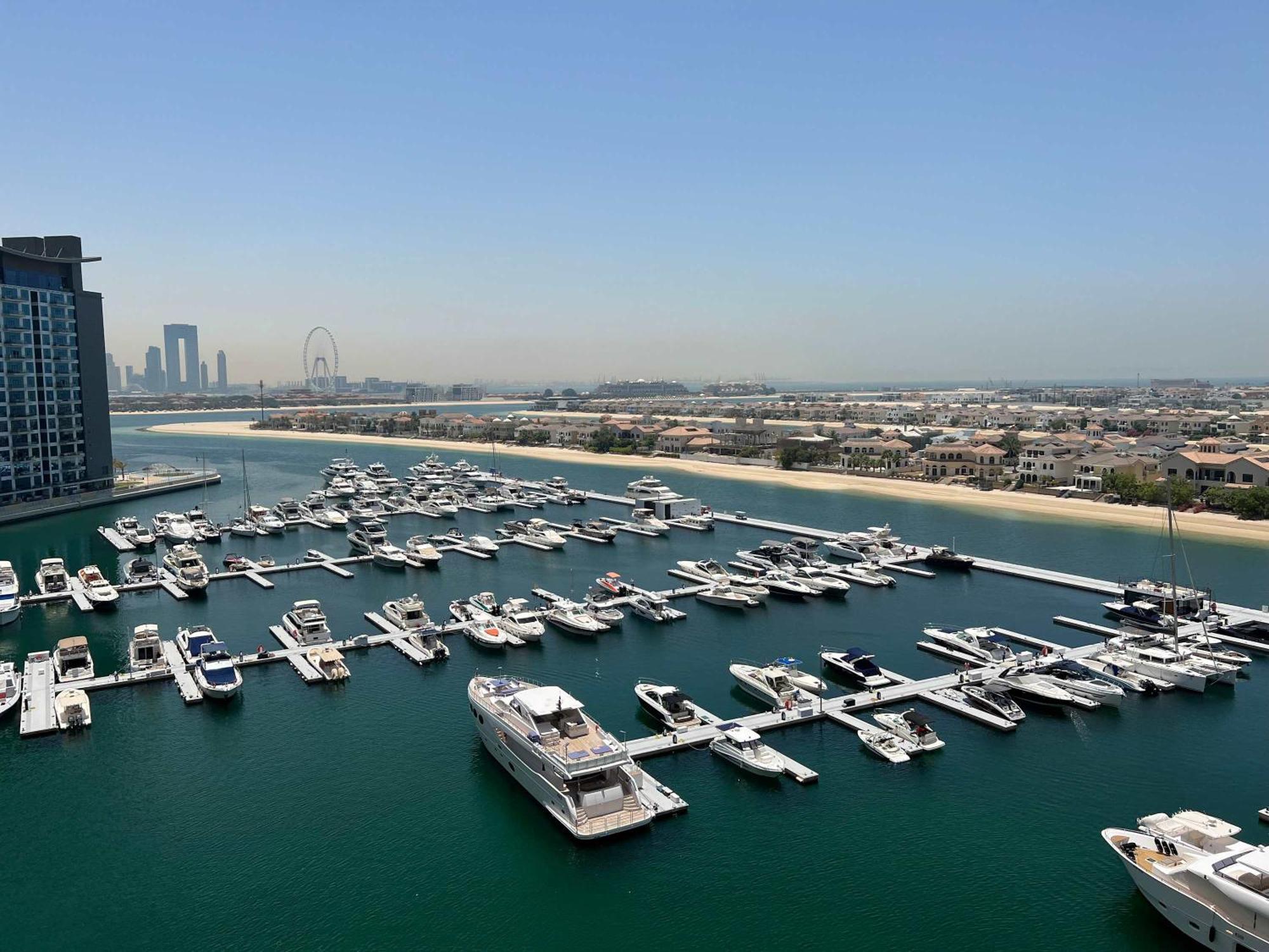 3br That Sleeps 8 On Palm Jumeirah With Pool & Gym Access And Stunning View Apartment Dubai