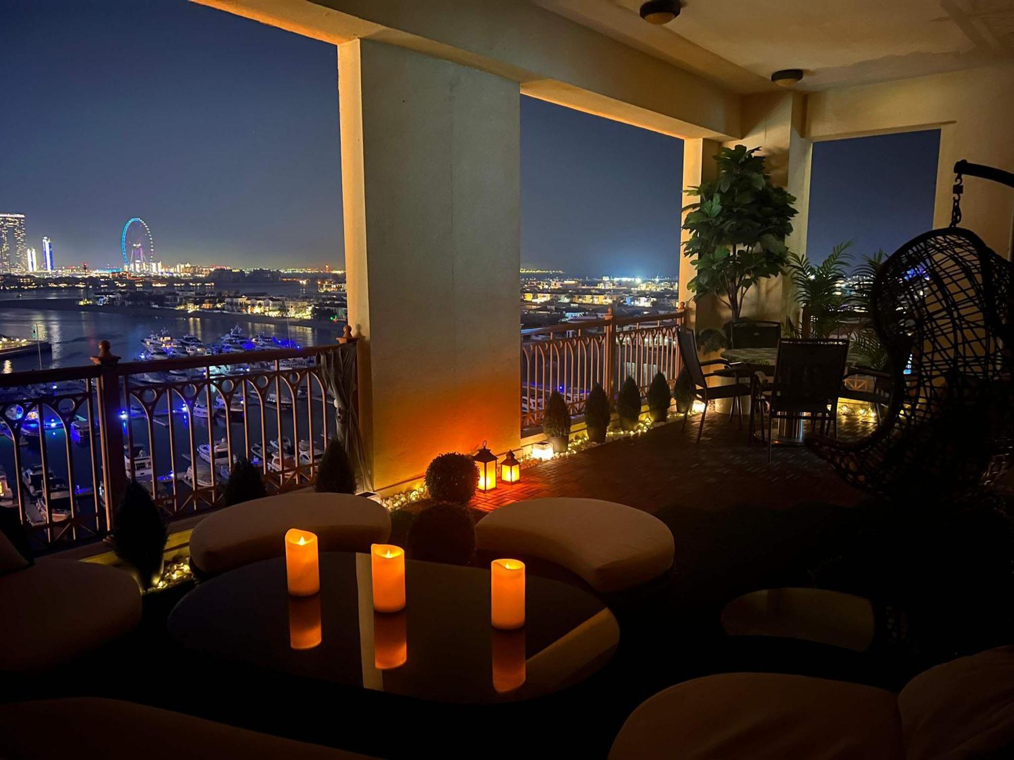 Apartment 3br That Sleeps 8 On Palm Jumeirah With Pool & Gym Access And Stunning View Dubai